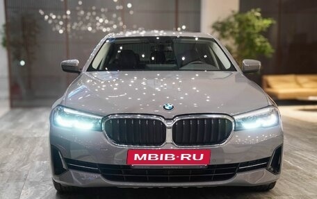 BMW 5 серия, 2022 год, 5 300 000 рублей, 2 фотография