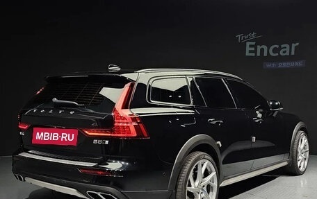 Volvo V60 Cross Country II, 2021 год, 4 700 000 рублей, 2 фотография