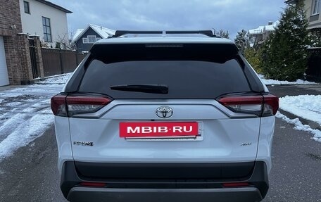 Toyota RAV4, 2021 год, 3 890 000 рублей, 4 фотография