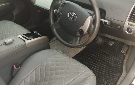 Toyota Prius, 2011 год, 1 230 000 рублей, 8 фотография