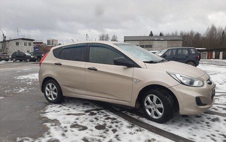 Hyundai Solaris II рестайлинг, 2011 год, 810 000 рублей, 2 фотография