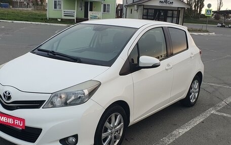 Toyota Yaris III рестайлинг, 2012 год, 1 100 000 рублей, 8 фотография