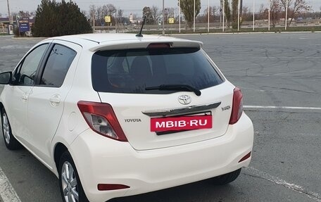 Toyota Yaris III рестайлинг, 2012 год, 1 100 000 рублей, 6 фотография