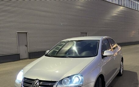 Volkswagen Jetta VI, 2010 год, 490 000 рублей, 2 фотография