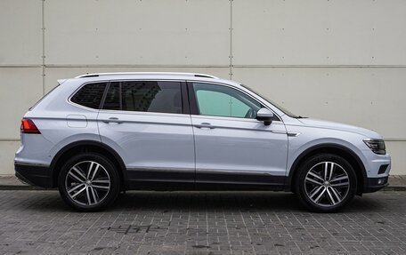 Volkswagen Tiguan II, 2018 год, 2 935 000 рублей, 5 фотография