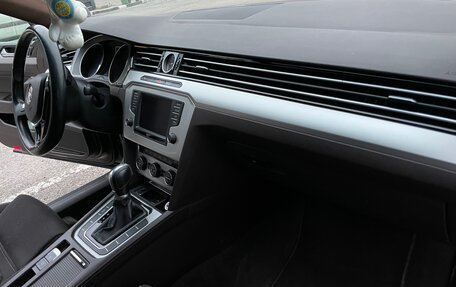 Volkswagen Passat B8 рестайлинг, 2015 год, 1 880 000 рублей, 16 фотография