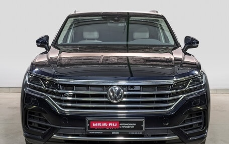 Volkswagen Touareg III, 2018 год, 5 590 000 рублей, 2 фотография