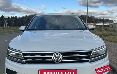 Volkswagen Tiguan II, 2018 год, 2 550 000 рублей, 3 фотография