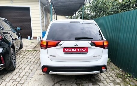 Mitsubishi Outlander III рестайлинг 3, 2016 год, 1 700 000 рублей, 5 фотография