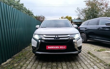 Mitsubishi Outlander III рестайлинг 3, 2016 год, 1 700 000 рублей, 6 фотография