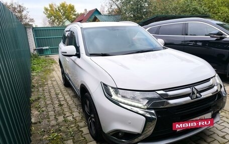 Mitsubishi Outlander III рестайлинг 3, 2016 год, 1 700 000 рублей, 2 фотография