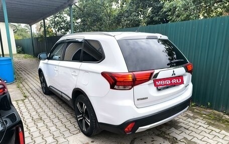 Mitsubishi Outlander III рестайлинг 3, 2016 год, 1 700 000 рублей, 7 фотография