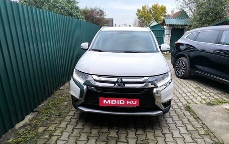 Mitsubishi Outlander III рестайлинг 3, 2016 год, 1 700 000 рублей, 3 фотография