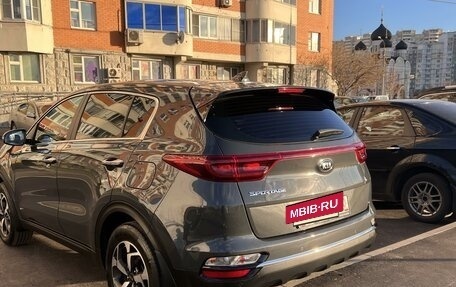 KIA Sportage IV рестайлинг, 2020 год, 2 430 000 рублей, 7 фотография