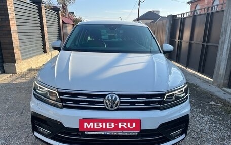 Volkswagen Tiguan II, 2019 год, 3 750 000 рублей, 2 фотография