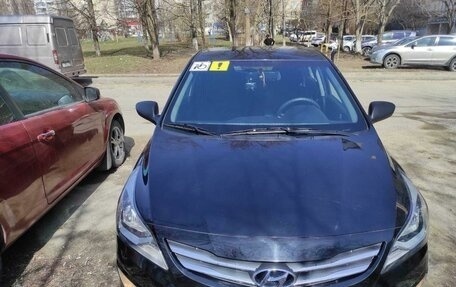 Hyundai Solaris II рестайлинг, 2015 год, 1 300 000 рублей, 17 фотография