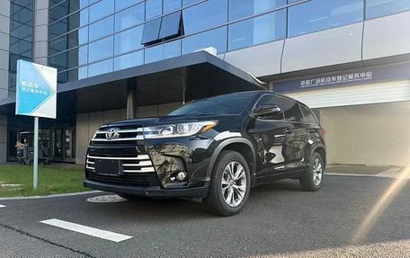 Toyota Highlander III, 2021 год, 3 050 000 рублей, 1 фотография