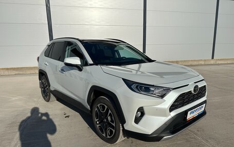 Toyota RAV4, 2022 год, 3 975 000 рублей, 2 фотография