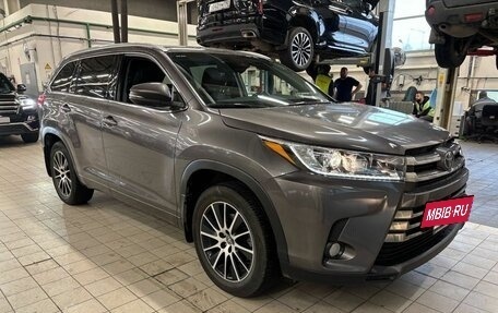 Toyota Highlander III, 2018 год, 5 097 000 рублей, 10 фотография