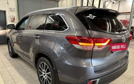 Toyota Highlander III, 2018 год, 5 097 000 рублей, 4 фотография