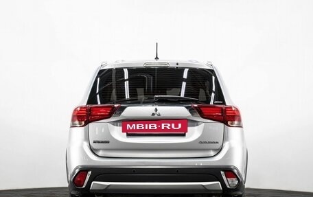 Mitsubishi Outlander III рестайлинг 3, 2016 год, 1 890 000 рублей, 5 фотография