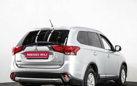 Mitsubishi Outlander III рестайлинг 3, 2016 год, 1 890 000 рублей, 4 фотография