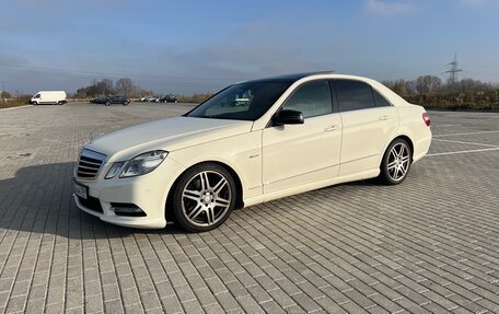 Mercedes-Benz E-Класс, 2012 год, 2 450 000 рублей, 3 фотография