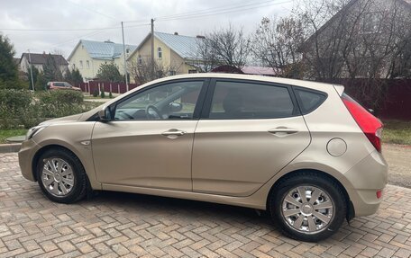 Hyundai Solaris II рестайлинг, 2011 год, 620 000 рублей, 2 фотография