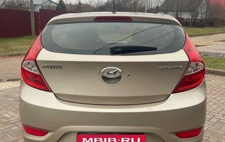 Hyundai Solaris II рестайлинг, 2011 год, 620 000 рублей, 21 фотография