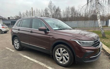 Volkswagen Tiguan II, 2021 год, 2 690 000 рублей, 2 фотография