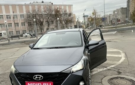 Hyundai Solaris II рестайлинг, 2022 год, 1 740 000 рублей, 1 фотография