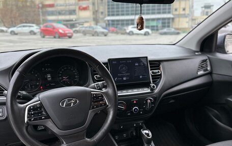 Hyundai Solaris II рестайлинг, 2022 год, 1 740 000 рублей, 7 фотография