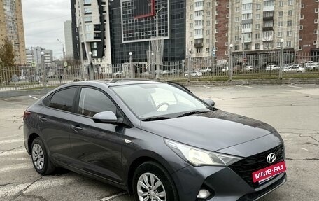 Hyundai Solaris II рестайлинг, 2022 год, 1 740 000 рублей, 2 фотография