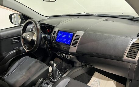 Mitsubishi Outlander III рестайлинг 3, 2010 год, 1 100 000 рублей, 16 фотография