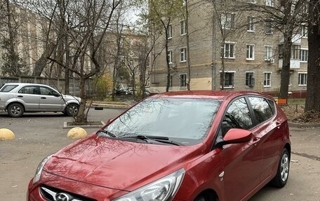 Hyundai Solaris II рестайлинг, 2012 год, 740 000 рублей, 3 фотография