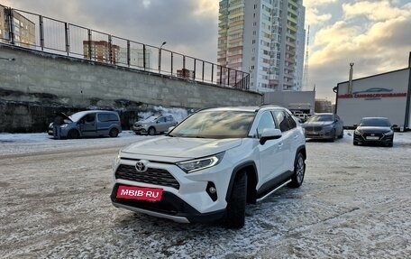 Toyota RAV4, 2021 год, 4 200 000 рублей, 6 фотография