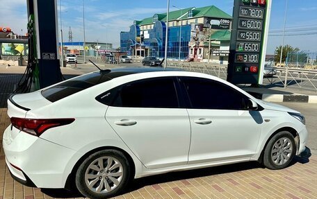 Hyundai Solaris II рестайлинг, 2017 год, 1 200 000 рублей, 2 фотография