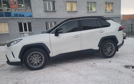 Toyota RAV4, 2020 год, 3 600 000 рублей, 2 фотография