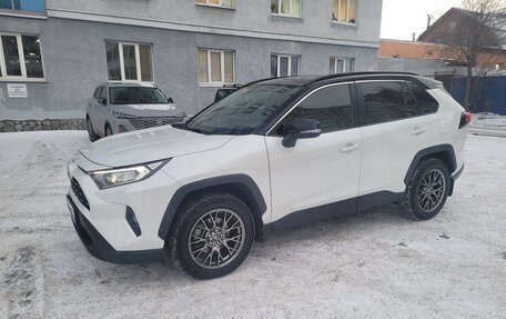 Toyota RAV4, 2020 год, 3 600 000 рублей, 13 фотография