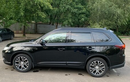 Mitsubishi Outlander III рестайлинг 3, 2016 год, 1 800 000 рублей, 4 фотография