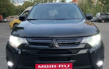 Mitsubishi Outlander III рестайлинг 3, 2016 год, 1 800 000 рублей, 2 фотография