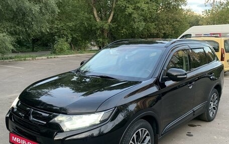 Mitsubishi Outlander III рестайлинг 3, 2016 год, 1 800 000 рублей, 3 фотография