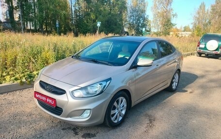 Hyundai Solaris II рестайлинг, 2012 год, 899 999 рублей, 1 фотография