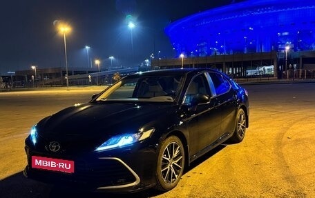 Toyota Camry, 2021 год, 3 700 000 рублей, 6 фотография