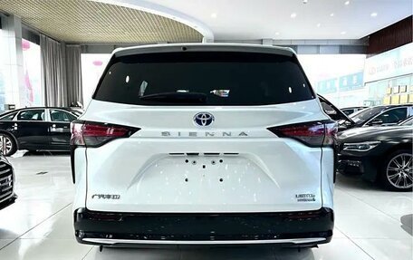 Toyota Sienna, 2023 год, 6 677 000 рублей, 4 фотография