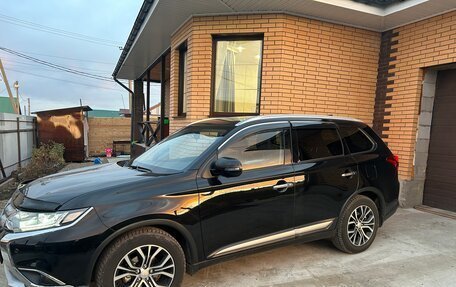 Mitsubishi Outlander III рестайлинг 3, 2017 год, 2 890 000 рублей, 2 фотография