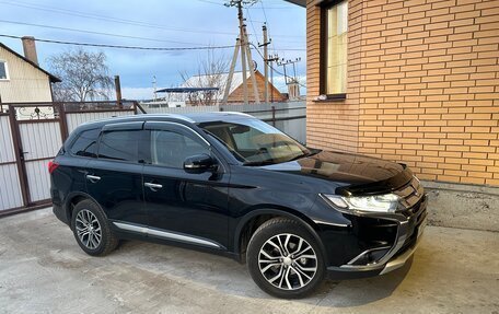 Mitsubishi Outlander III рестайлинг 3, 2017 год, 2 890 000 рублей, 6 фотография