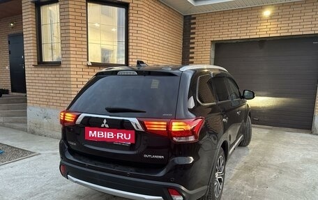 Mitsubishi Outlander III рестайлинг 3, 2017 год, 2 890 000 рублей, 8 фотография