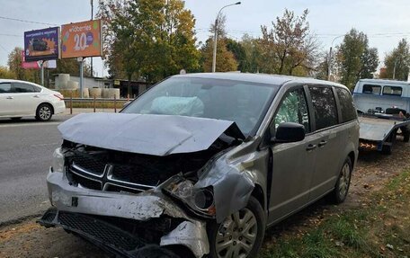 Dodge Caravan V, 2019 год, 1 200 000 рублей, 2 фотография