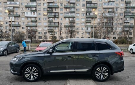 Mitsubishi Outlander III рестайлинг 3, 2019 год, 2 439 000 рублей, 6 фотография